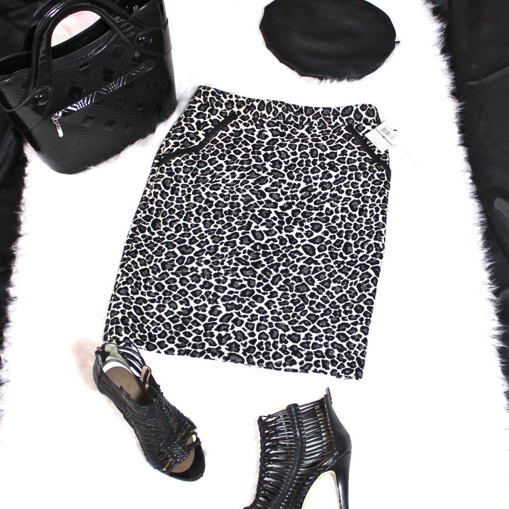 PRICE⬇️NWT*HP*Chic Leopard All-Season Skirt—$ FIRM